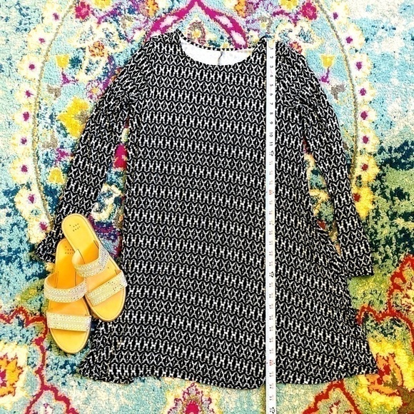 Stretch long sleeve black and white print dress - Picture 3 of 5